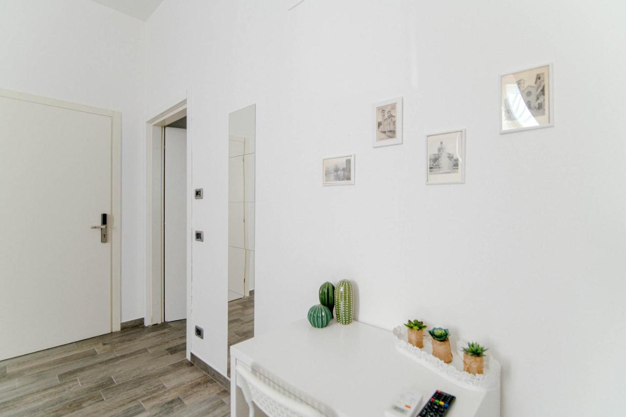 Downtown Rooms Комо Экстерьер фото