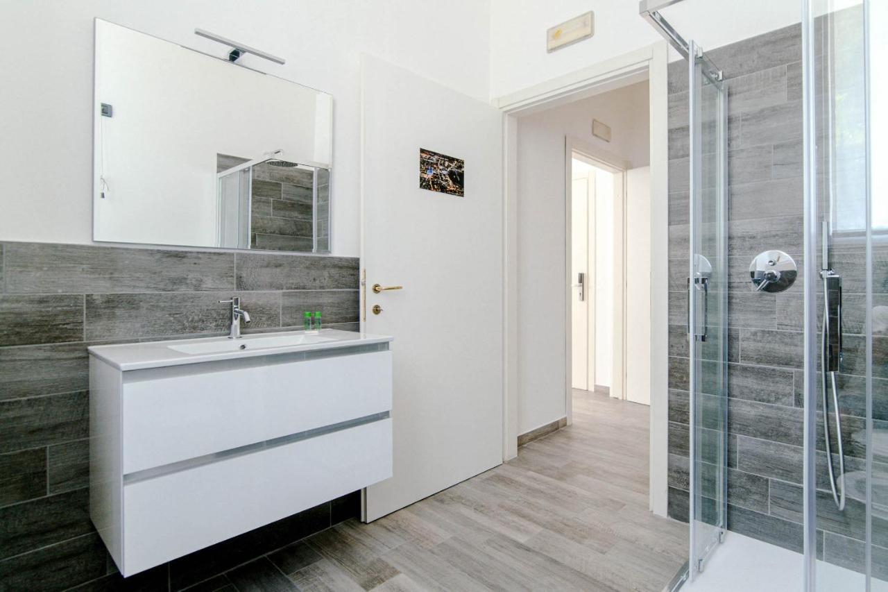 Downtown Rooms Комо Экстерьер фото